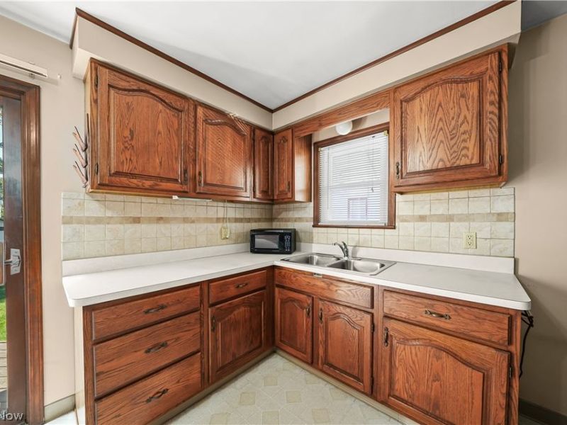 5141 W 8th Street, Brooklyn Heights, OH 44131 Photo 6