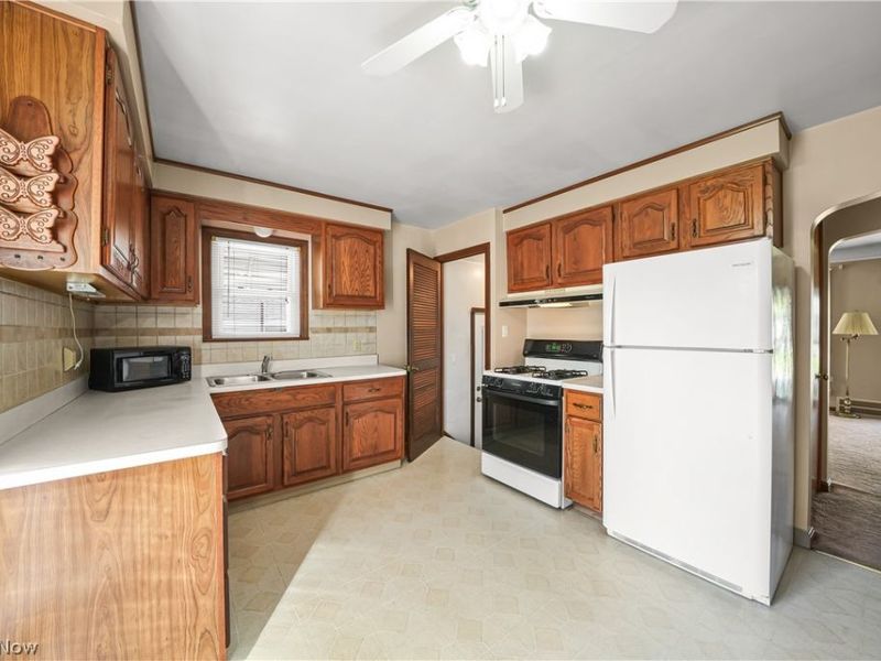 5141 W 8th Street, Brooklyn Heights, OH 44131 Photo 7