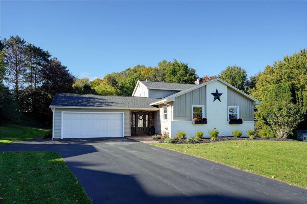 28 Center Crossing , Fairport, NY 14450 Main Photo