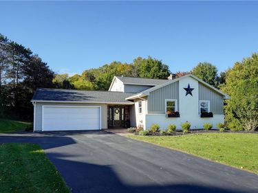28 Center Crossing , Fairport, NY 14450
