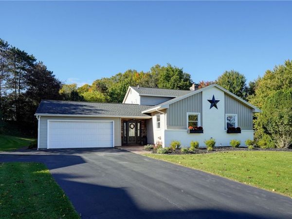 28 Center Crossing , Fairport, NY 14450