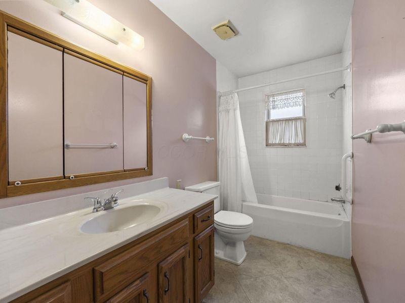562 Executive Boulevard , Delaware, OH 43015 Photo 29