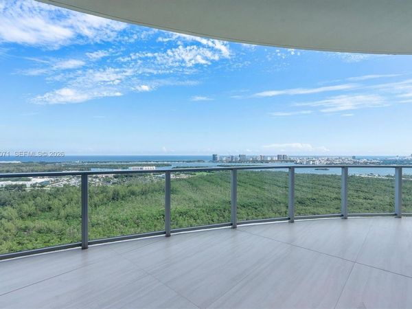2411 Laguna Circle , Unit 3001, Miami, FL 33180
