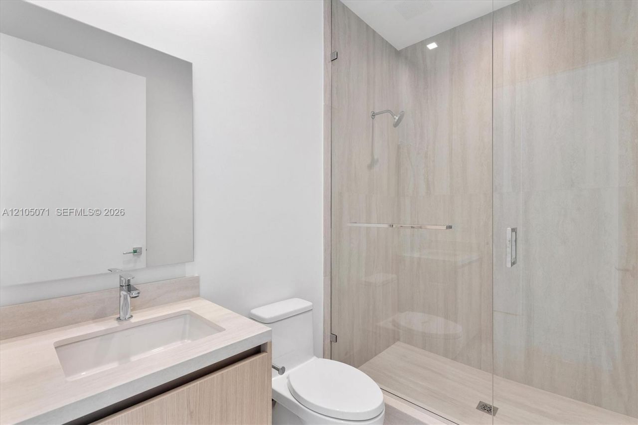 2411 Laguna Circle , Unit 3001, Miami, FL 33180 Photo