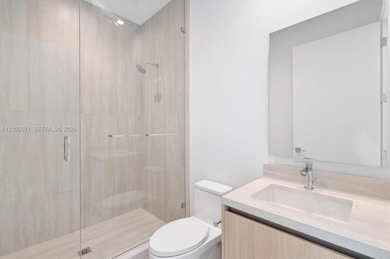 2411 Laguna Circle , Unit 3001, Miami, FL 33180 Photo