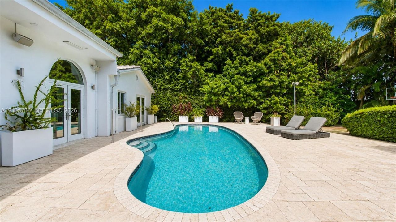 530 Sabal Palm Rd , Miami, FL 33137 Photo