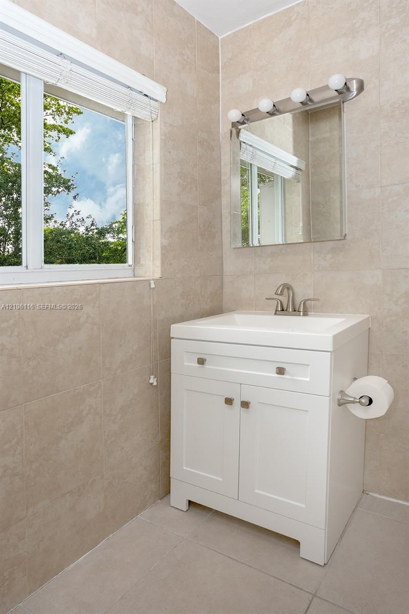 1 Edgewater Dr , Unit 201, Coral Gables, FL 33133 Photo