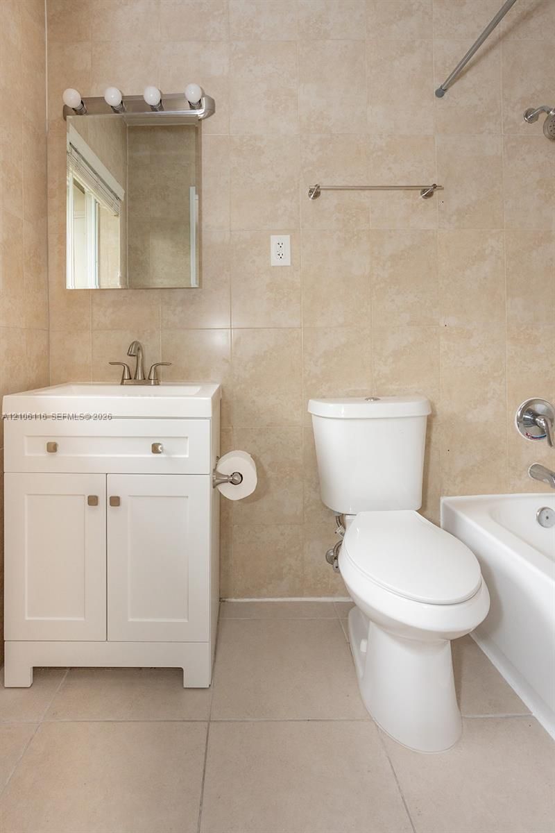1 Edgewater Dr , Unit 201, Coral Gables, FL 33133 Photo