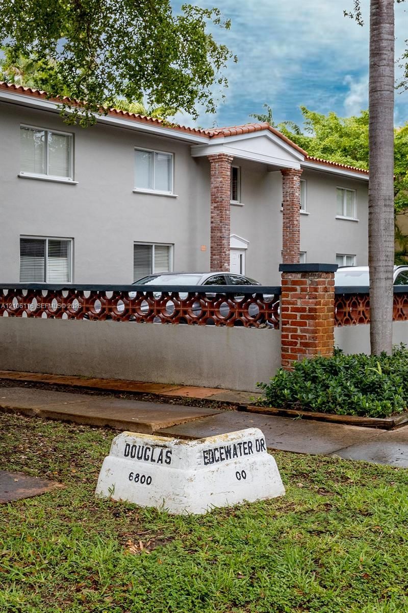 1 Edgewater Dr , Unit 201, Coral Gables, FL 33133 Photo