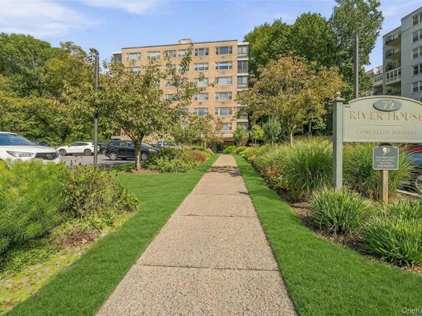72 Pondfield Road W, Unit 4C, Bronxville, NY 10708