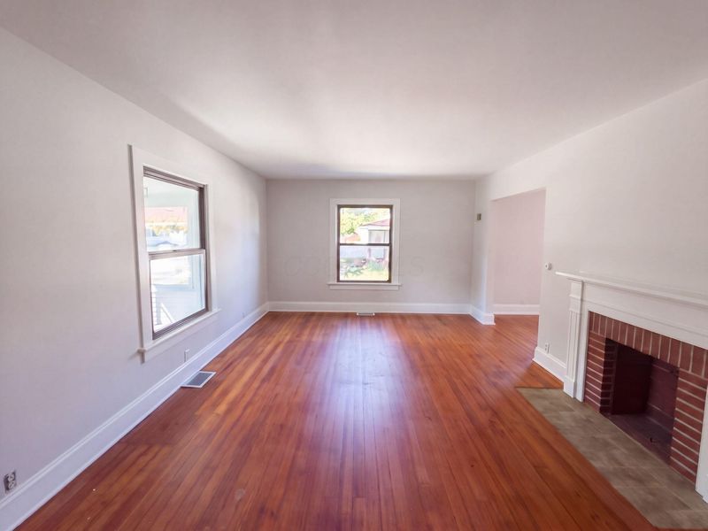 160 Elm Street , London, OH 43140 Photo 2