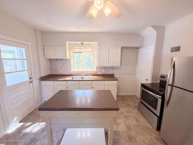 160 Elm Street , London, OH 43140 Photo 3