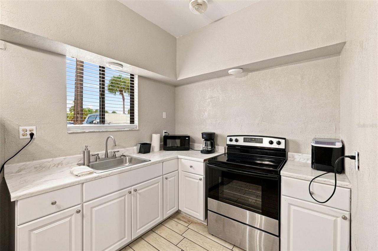 10450 Gulf Boulevard, Treasure Island, FL 33706 Photo