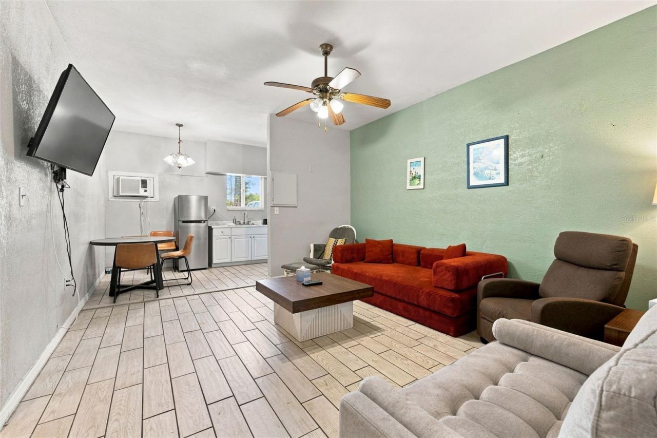 10450 Gulf Boulevard, Treasure Island, FL 33706 Photo