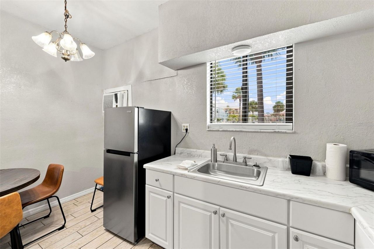 10450 Gulf Boulevard, Treasure Island, FL 33706 Photo