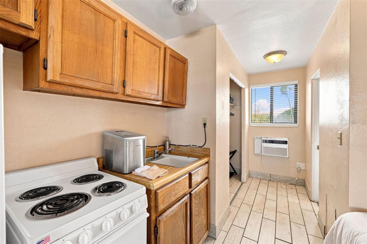 10450 Gulf Boulevard, Treasure Island, FL 33706 Photo