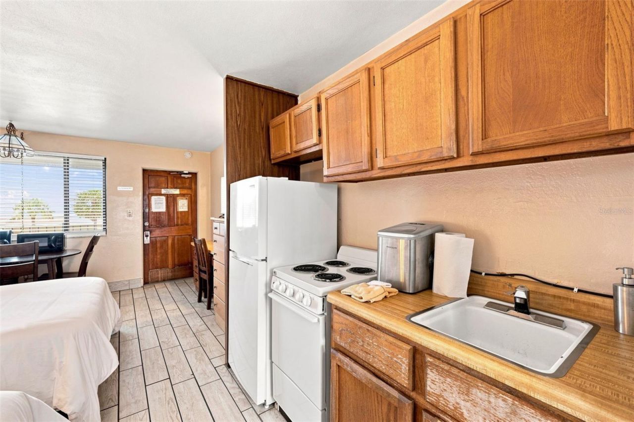 10450 Gulf Boulevard, Treasure Island, FL 33706 Photo