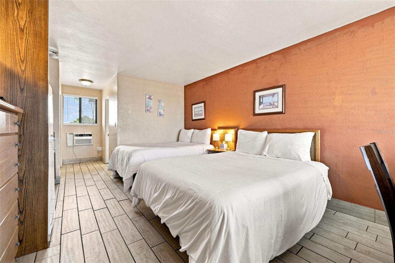 10450 Gulf Boulevard, Treasure Island, FL 33706 Photo