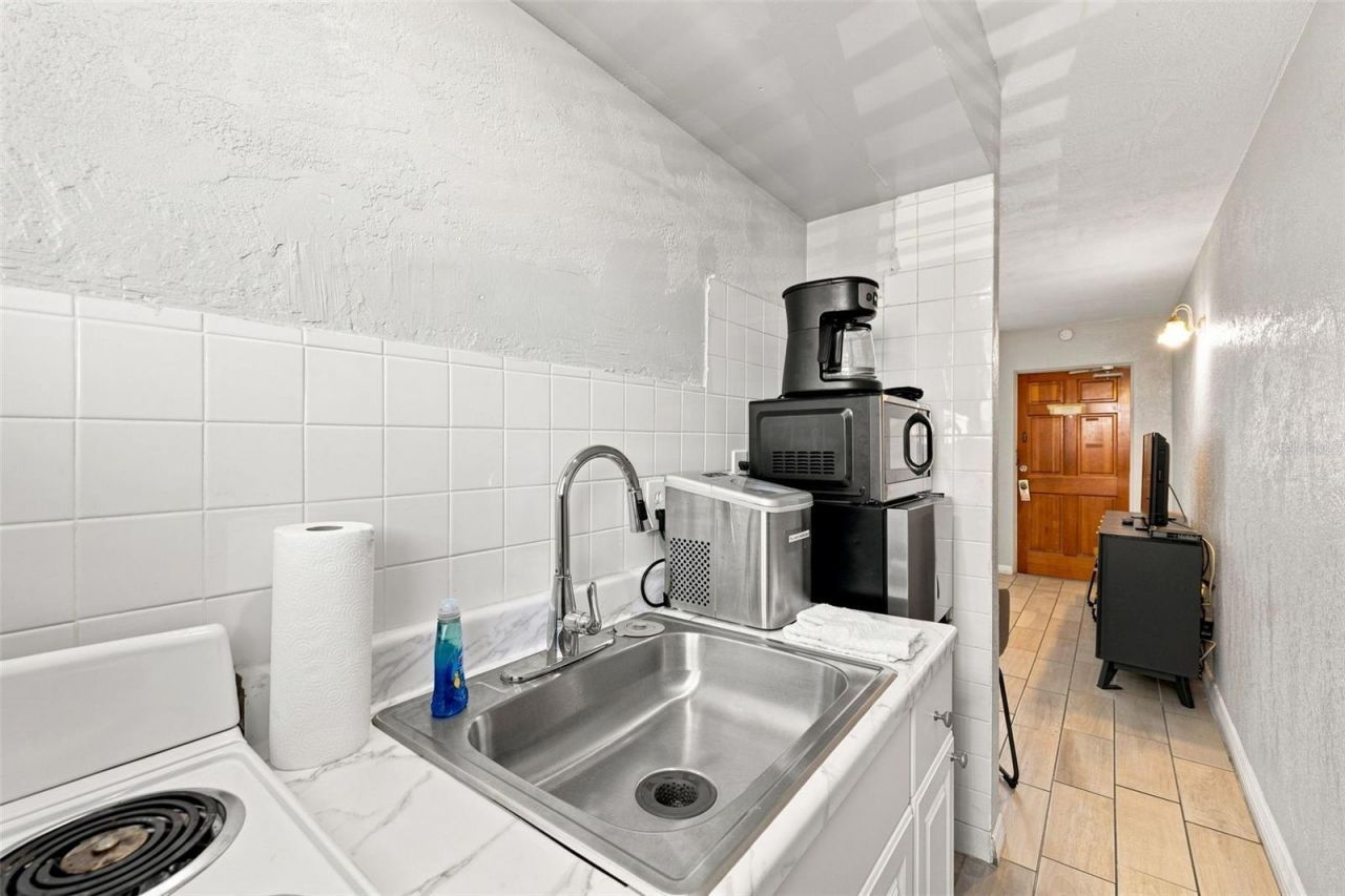 10450 Gulf Boulevard, Treasure Island, FL 33706 Photo