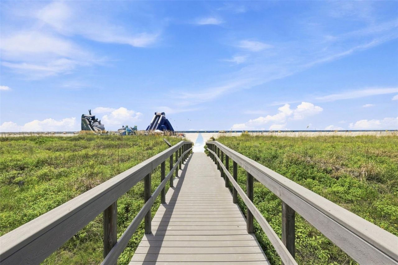 10450 Gulf Boulevard, Treasure Island, FL 33706 Photo