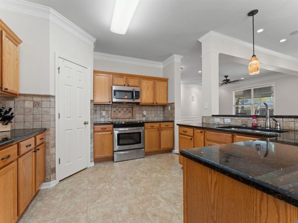 10137 Chestnut Dr, Baton Rouge, LA 70809
