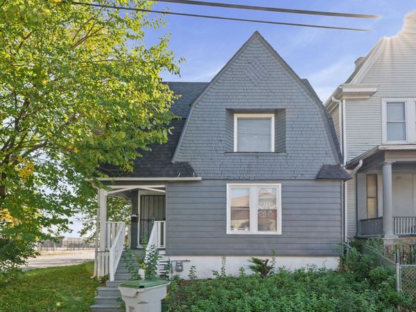 3701 W Kilbourn Ave, Milwaukee, WI 53208
