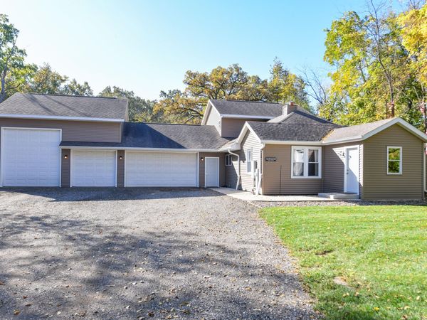 S63W16591 College Ave, Muskego, WI 53150