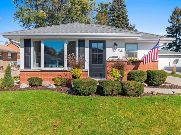 1424 Kuhl St, Manitowoc, WI 54220