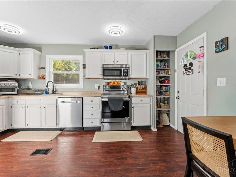 240 Oneida Drive, Loveland, OH 45140 Photo 3