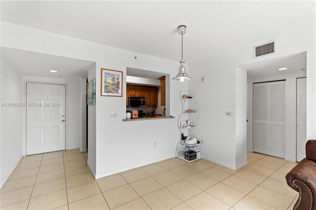 4242 NW 2nd St , Unit 1609, Miami, FL 33126 Photo