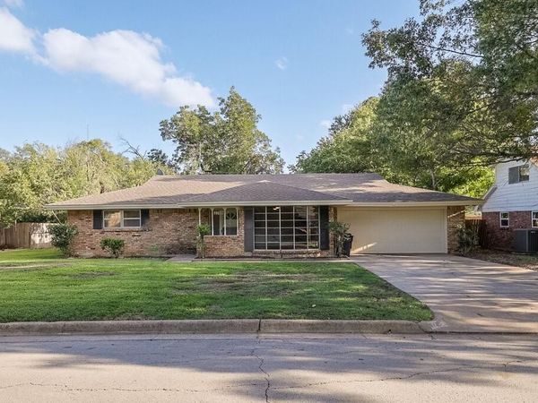 2709 Larkin Avenue, Fort Worth, TX 76133