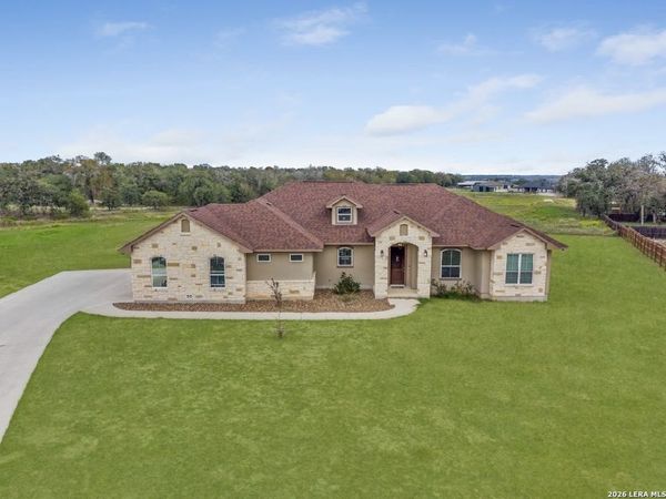 108 HUNTING RIDGE DR, La Vernia, TX 78121