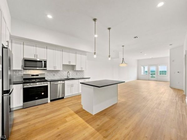 17 Hook Mountain Rd, Unit 202, Montville, NJ 07058