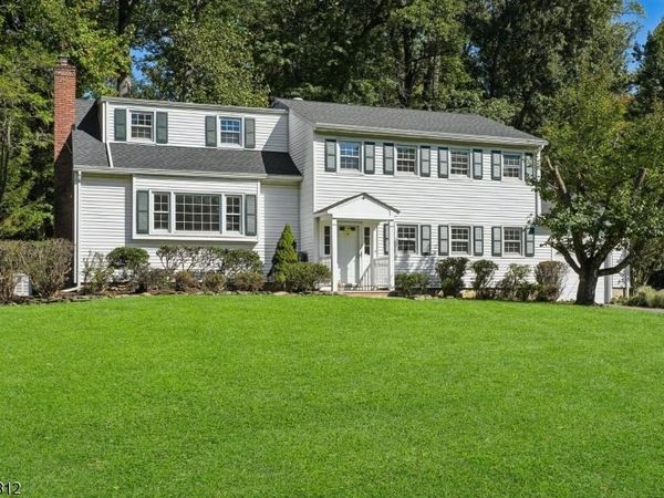 174 Sutton Dr, Berkeley Heights, NJ 07922