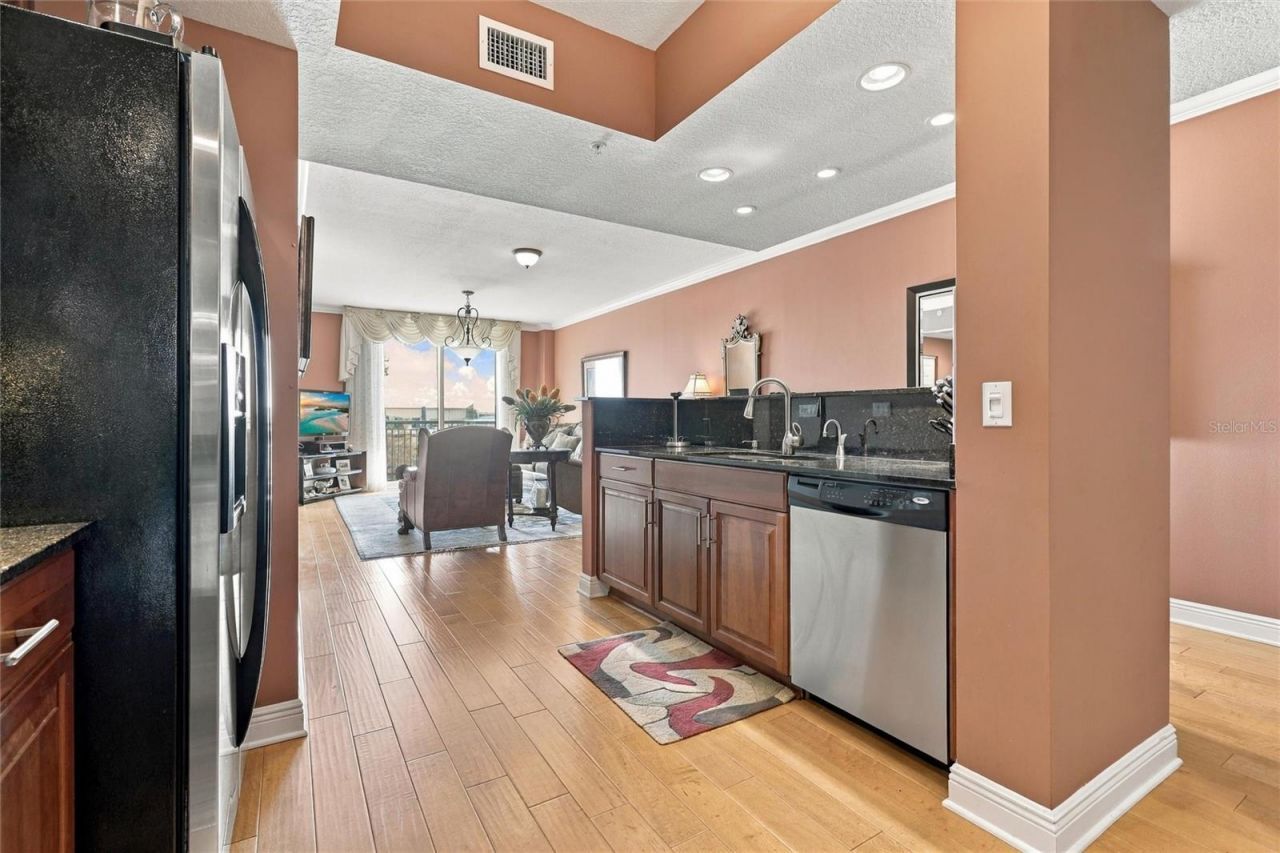 800 N Tamiami Trail, Unit 608, Sarasota, FL 34236 Photo