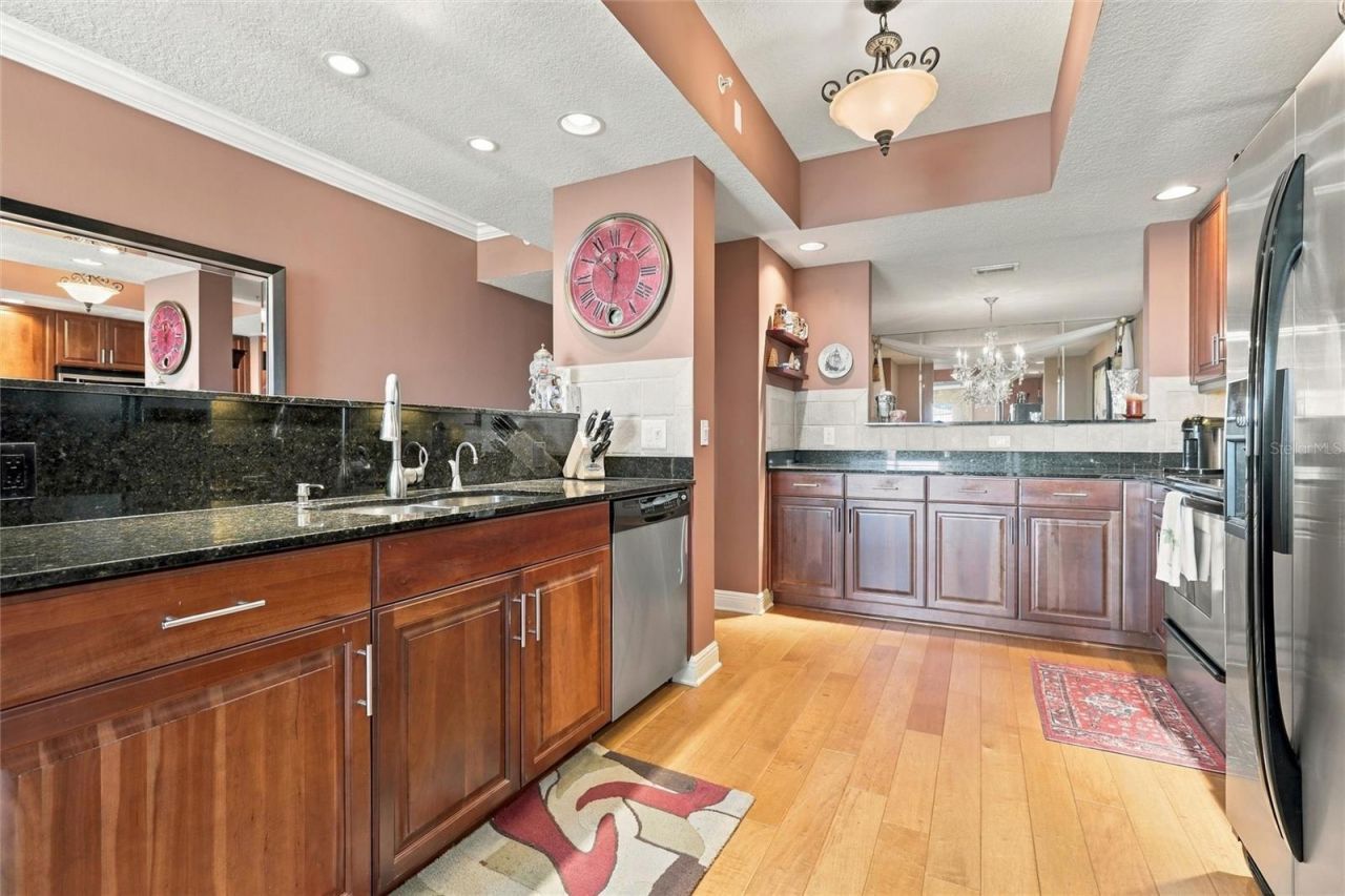 800 N Tamiami Trail, Unit 608, Sarasota, FL 34236 Photo