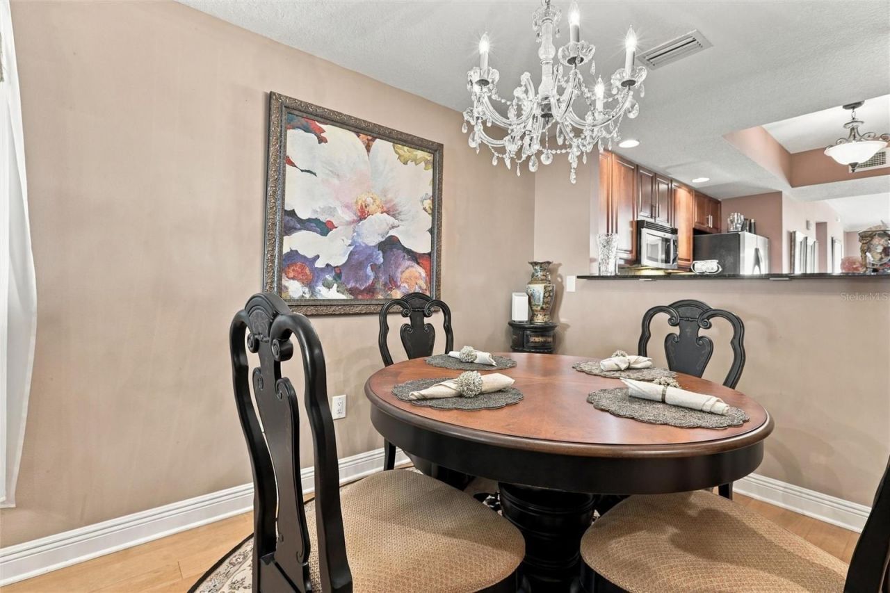 800 N Tamiami Trail, Unit 608, Sarasota, FL 34236 Photo