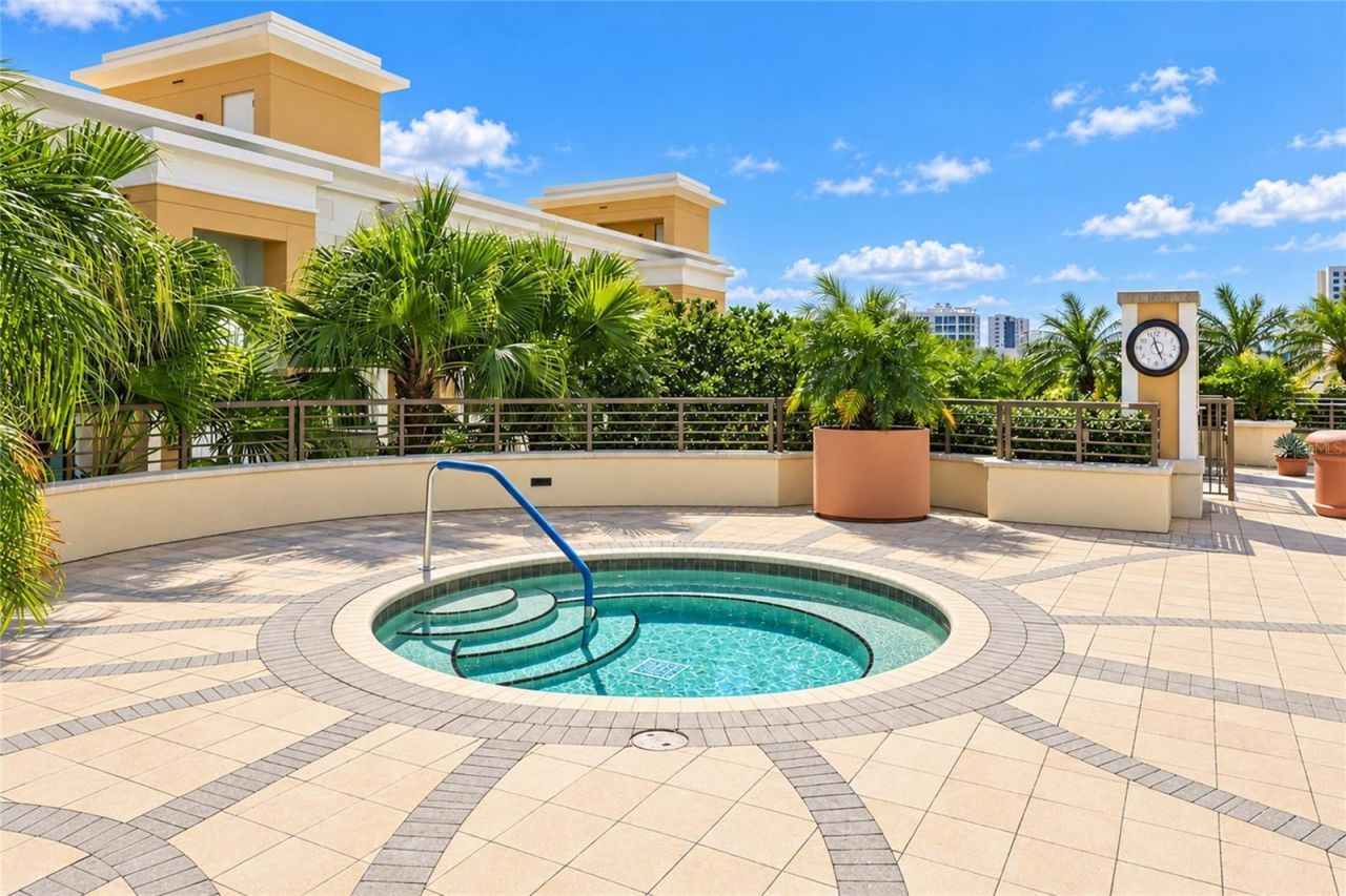 800 N Tamiami Trail, Unit 608, Sarasota, FL 34236 Photo