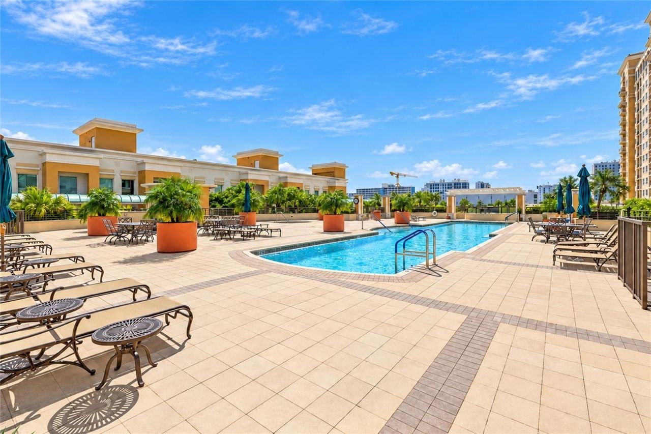 800 N Tamiami Trail, Unit 608, Sarasota, FL 34236 Photo