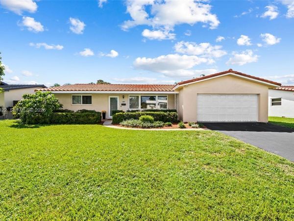 5212 Roosevelt St , Hollywood, FL 33021