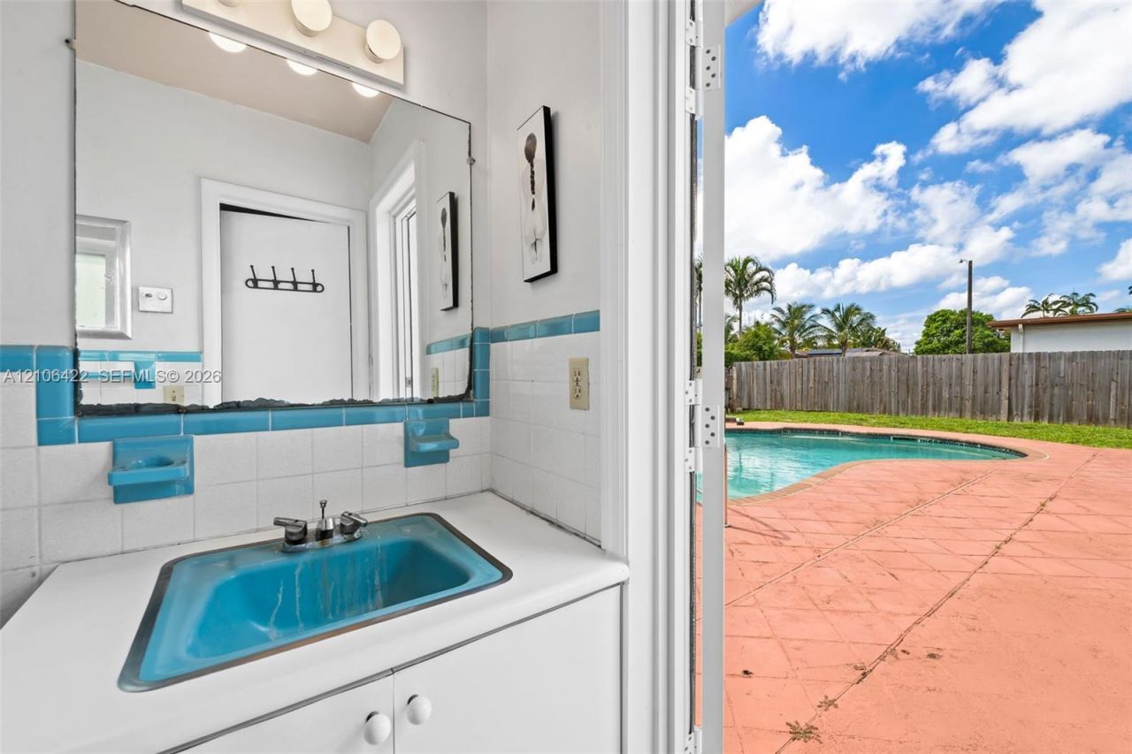 5212 Roosevelt St , Hollywood, FL 33021 Photo