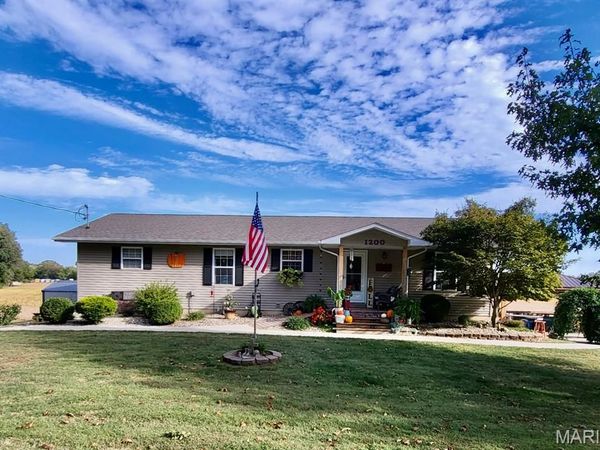 1200 W Old National Trail, Greenville, IL 62246