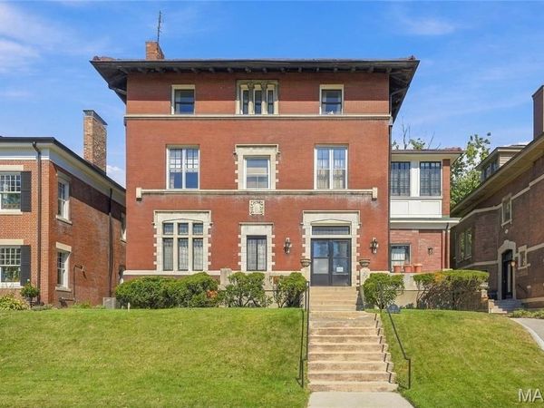 57 Kingsbury Place, St Louis, MO 63112