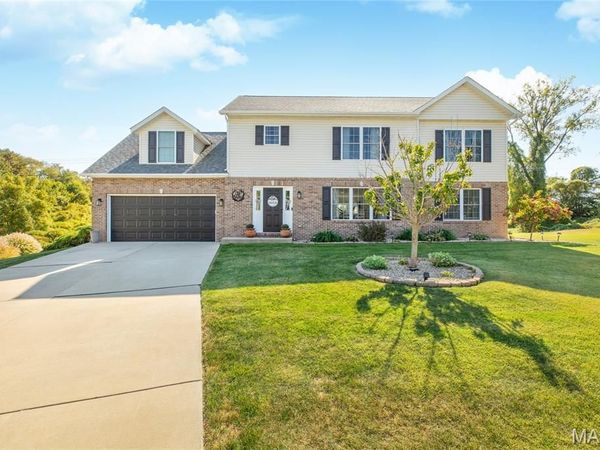 200 Matterhorn Court, Glen Carbon, IL 62034