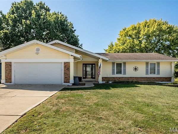 22 Carriage Way W, St Peters, MO 63376