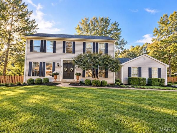 8 Windfall Ridge Court, Chesterfield, MO 63005