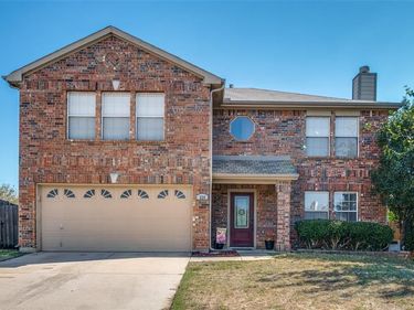 220 Sunset Oaks Drive, Fort Worth, TX 76112