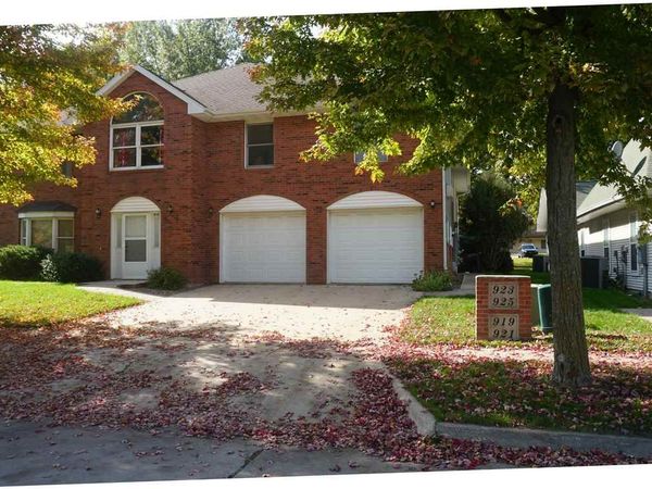 925 Longfellow Pl, Iowa City, IA 52240