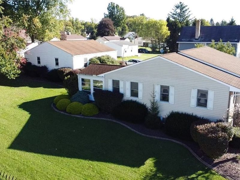 700 W Martin Street, East Palestine, OH 44413 Photo 1