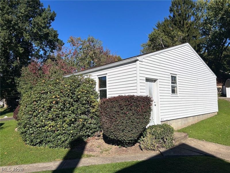 700 W Martin Street, East Palestine, OH 44413 Photo 12